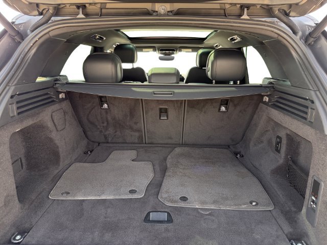 Used 2025 Eiger Grey Metallic Land Rover SE image 18