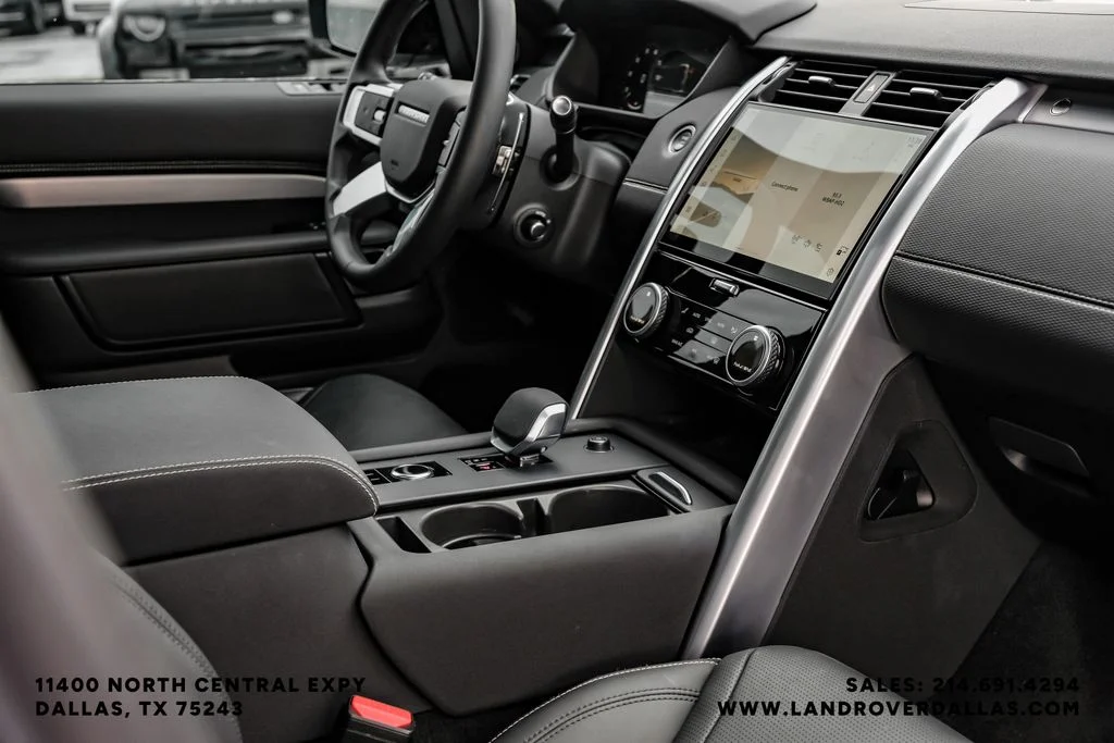 Used 2025 White Land Rover Dynamic SE image 24