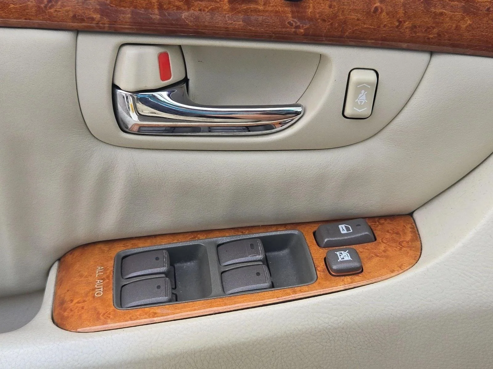 Used 2003 White Lexus  image 15