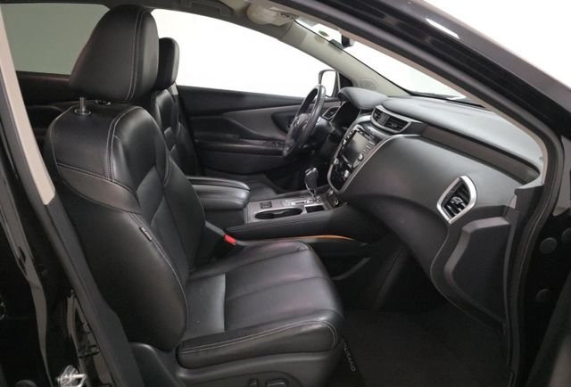 Used 2019 Black Nissan SL image 5