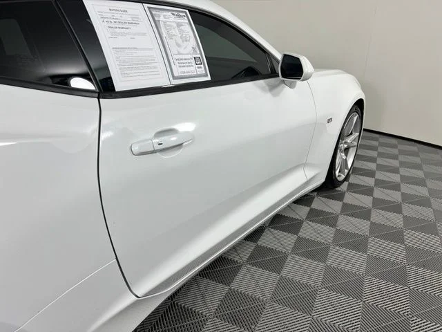 Used 2021 White Chevrolet 2LT image 9