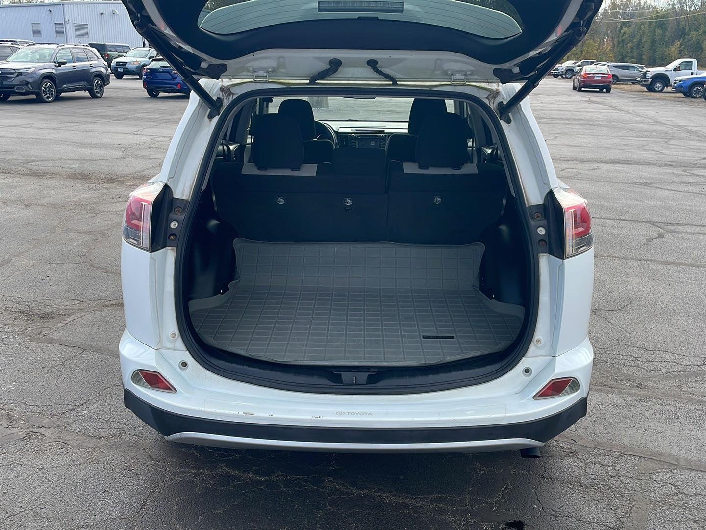 Used 2016 SUPER WHITE TOYOTA TRUCK  image 28
