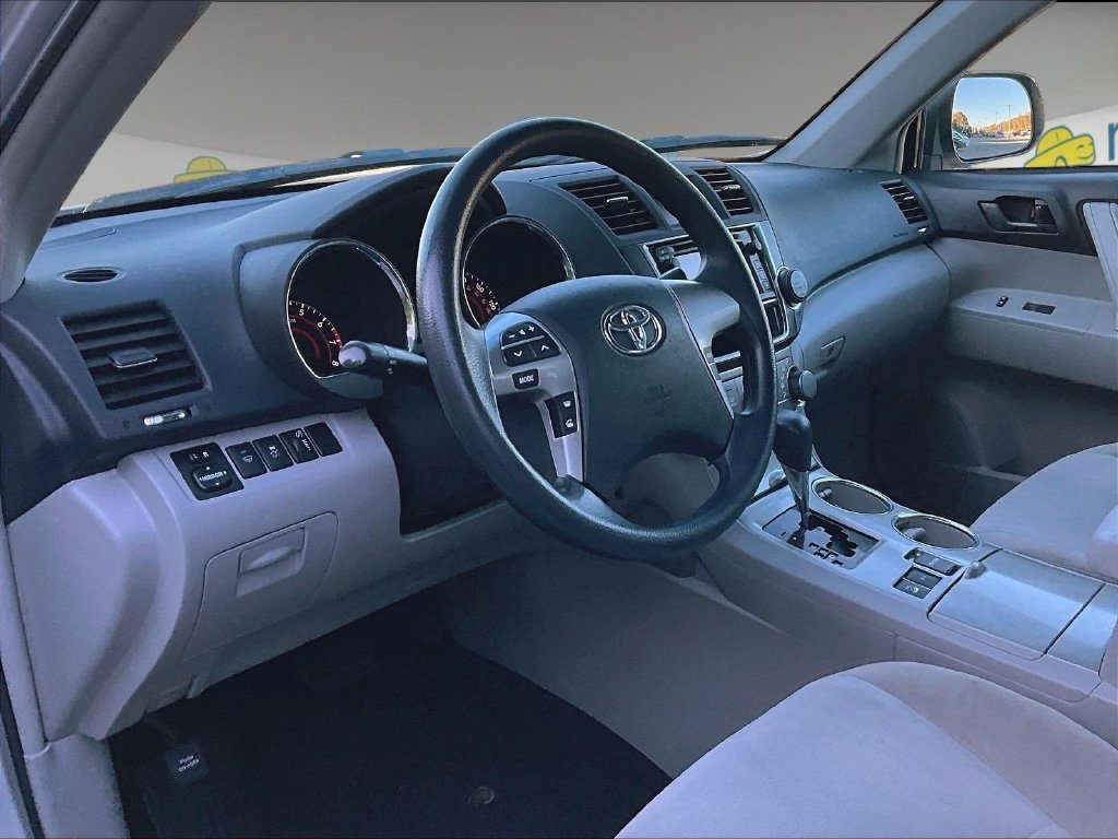 Used 2013 Silver Toyota Base image 8