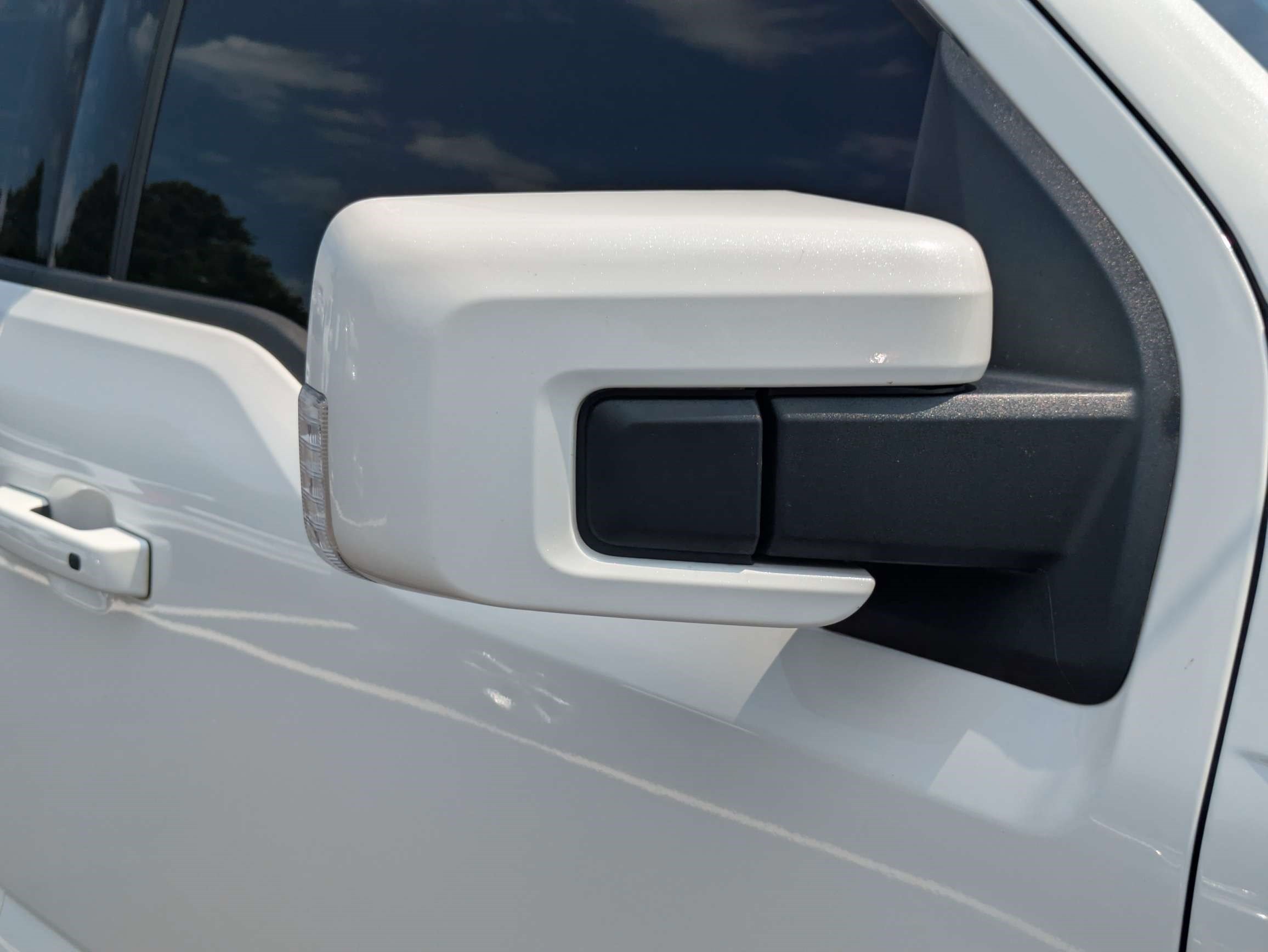 Used 2023 Star White Metallic Tri-Coat Ford LARIAT image 17