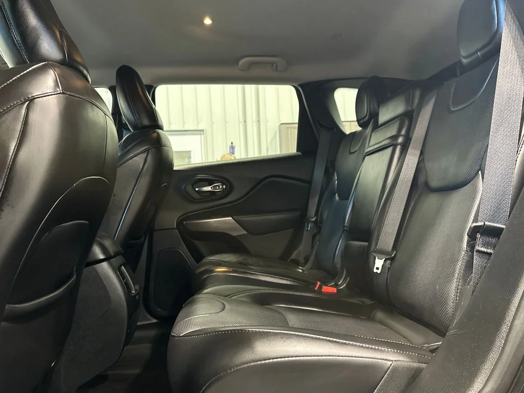 Used 2019 Black Jeep Limited image 27