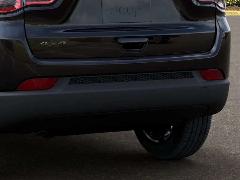 New 2026 Diamond Black Crystal Pearl-Coat Exterior Paint Jeep Latitude image 43