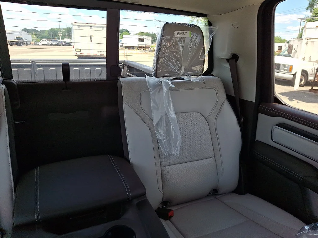 New 2026 Diamond Black Crystal Pearl-Coat Exterior Paint RAM Laramie image 15