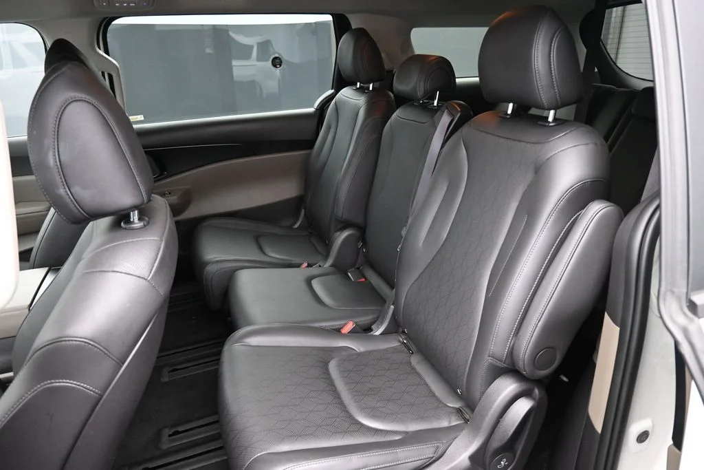 Used 2026 White Kia LXS image 14