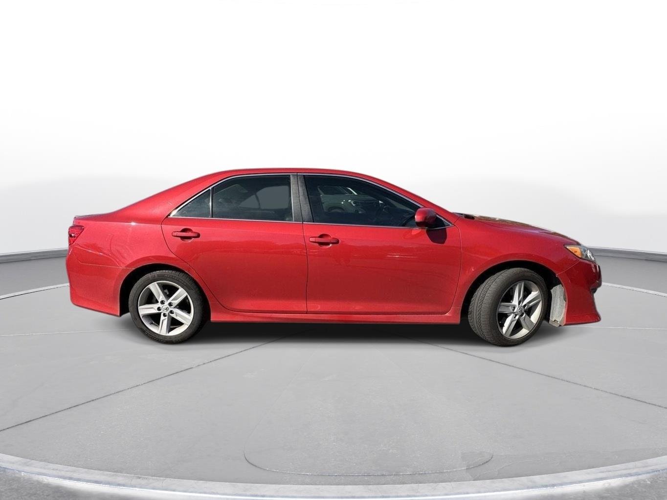 Used 2013 Barcelona Red Metallic Toyota SE image 5