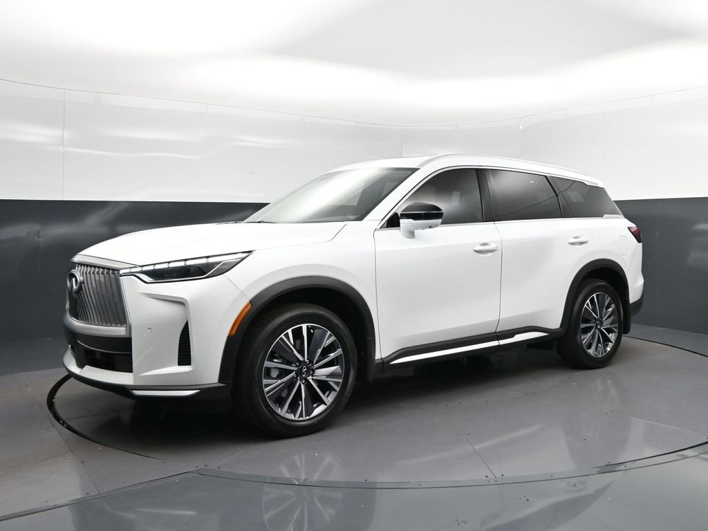 New 2026 RADIANT WHITE INFINITI Luxe FWD image 3
