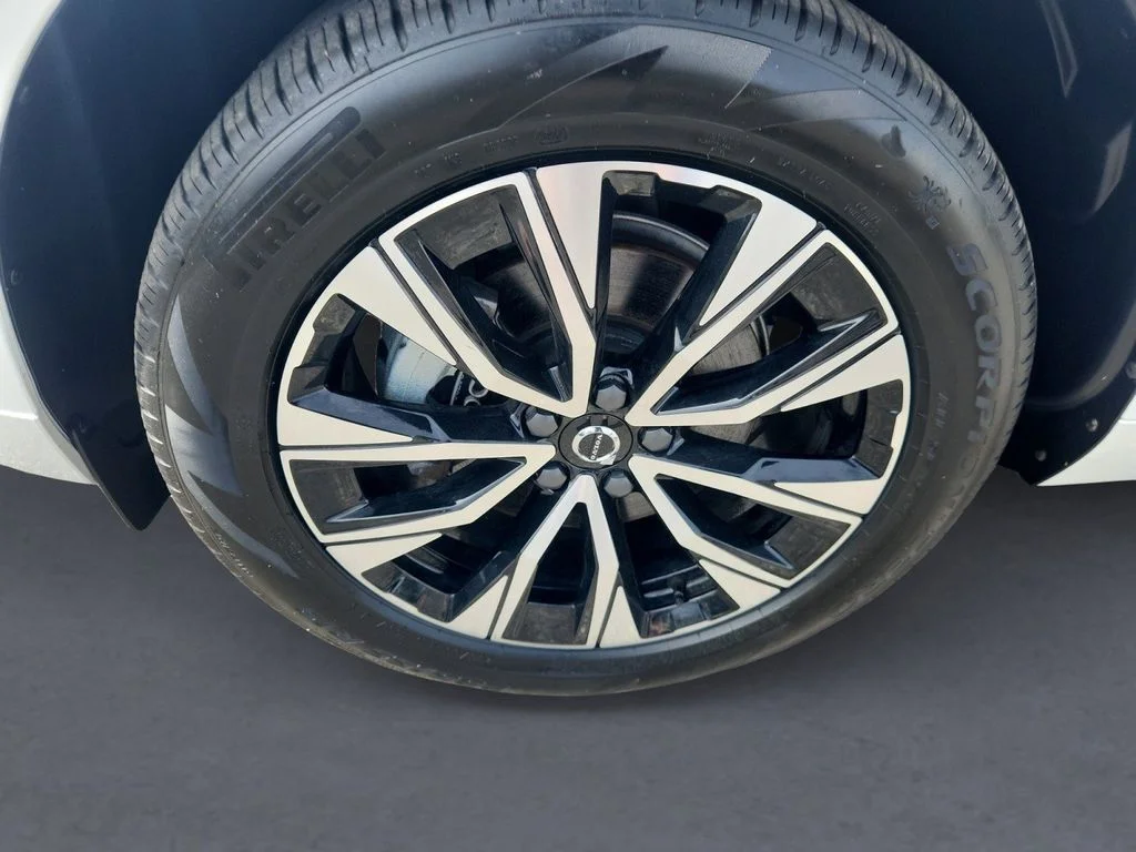 Used 2025 Crystal White Metallic Volvo Plus image 8