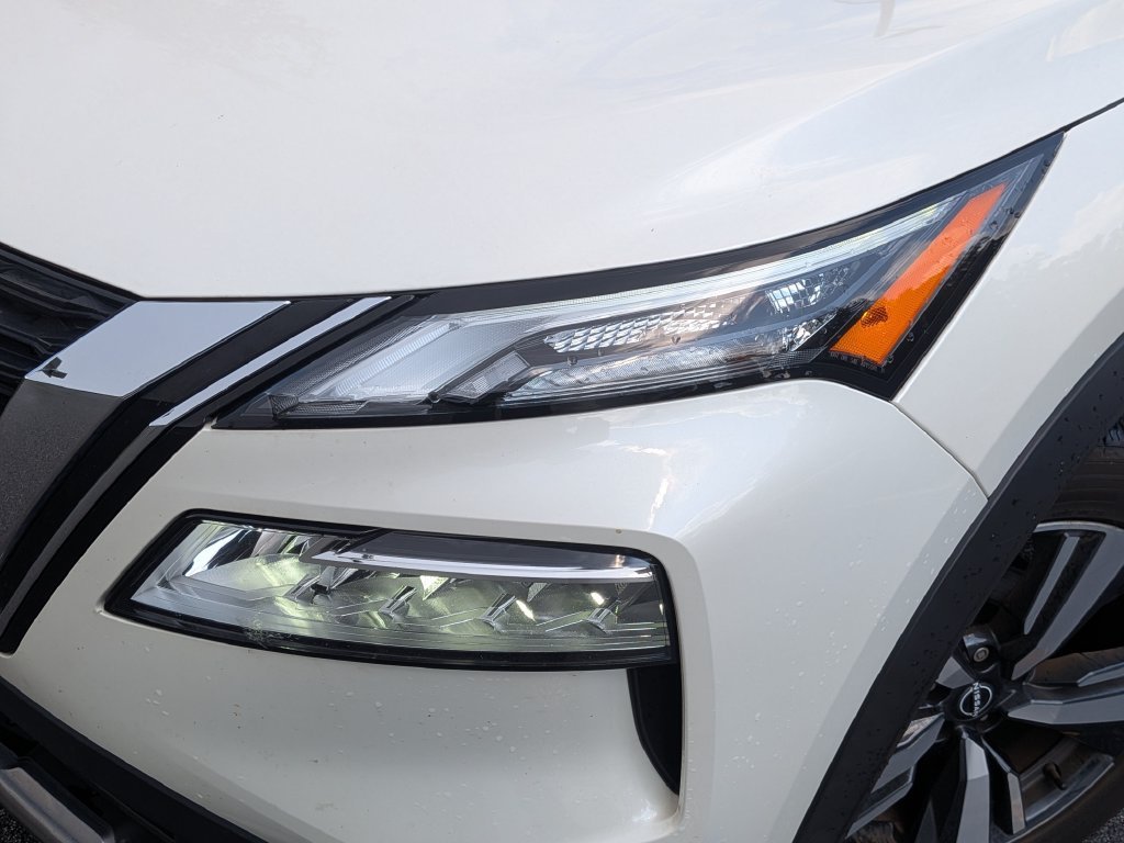 Used 2022 White Nissan S image 4