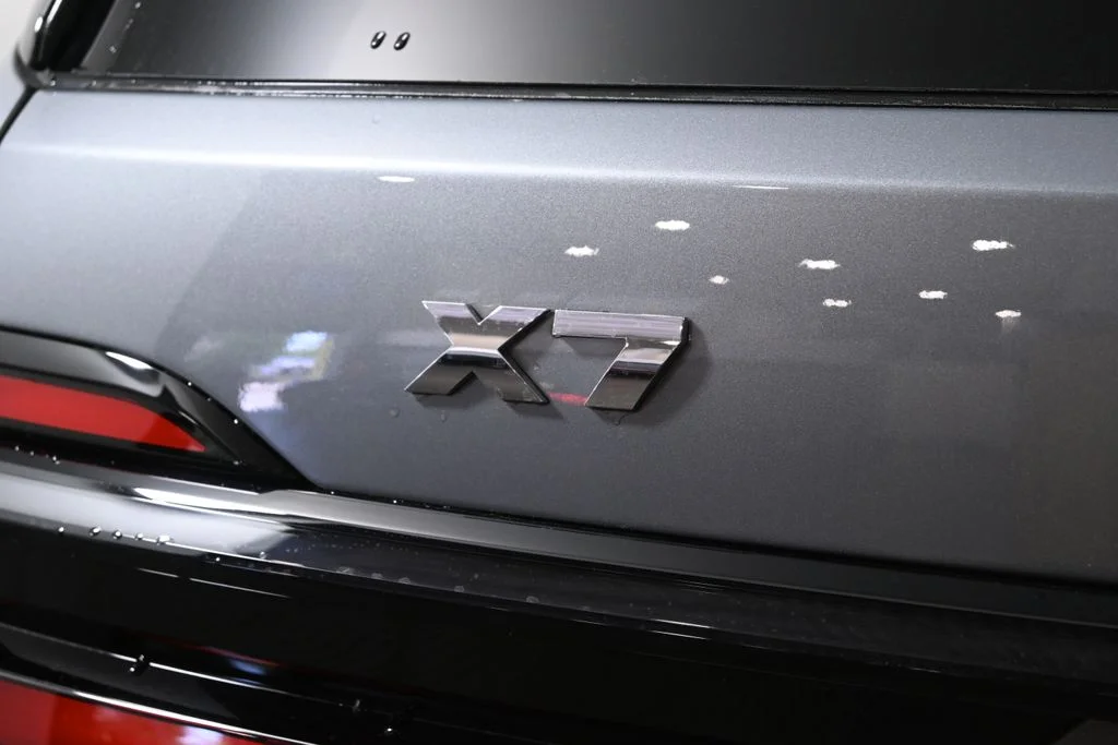 Used 2027 Gray BMW M60i image 40