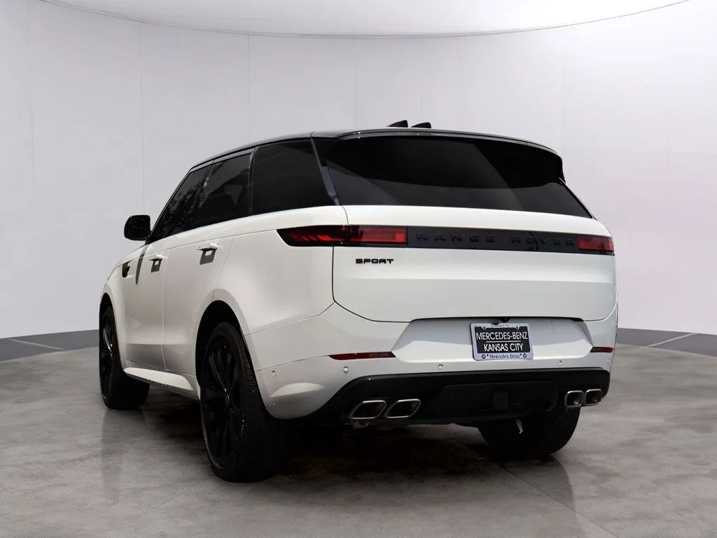 Certified Used 2025 Fuji White Land Rover Dynamic SE image 7