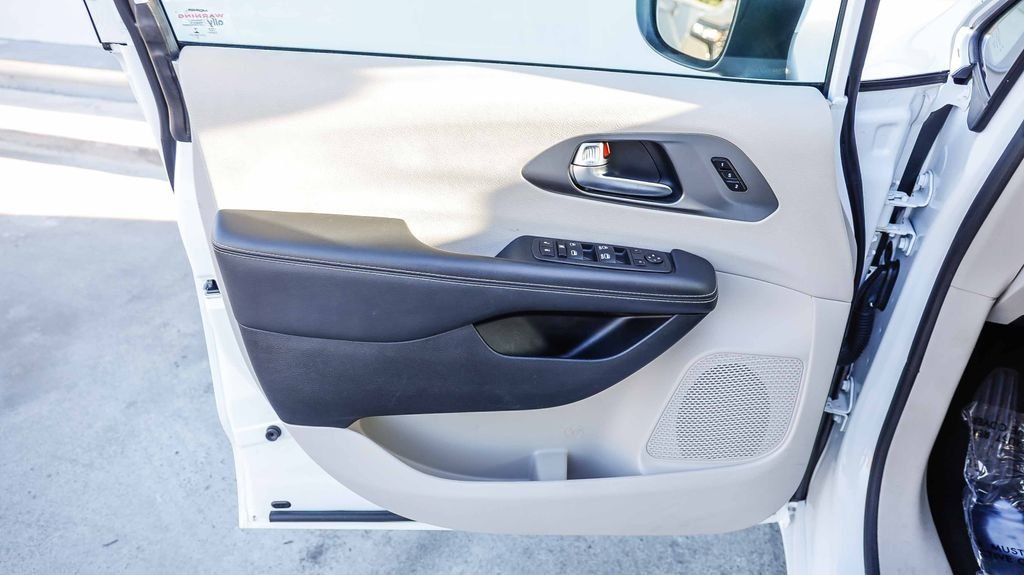 Used 2023 Bright White Clearcoat Chrysler Touring L image 25