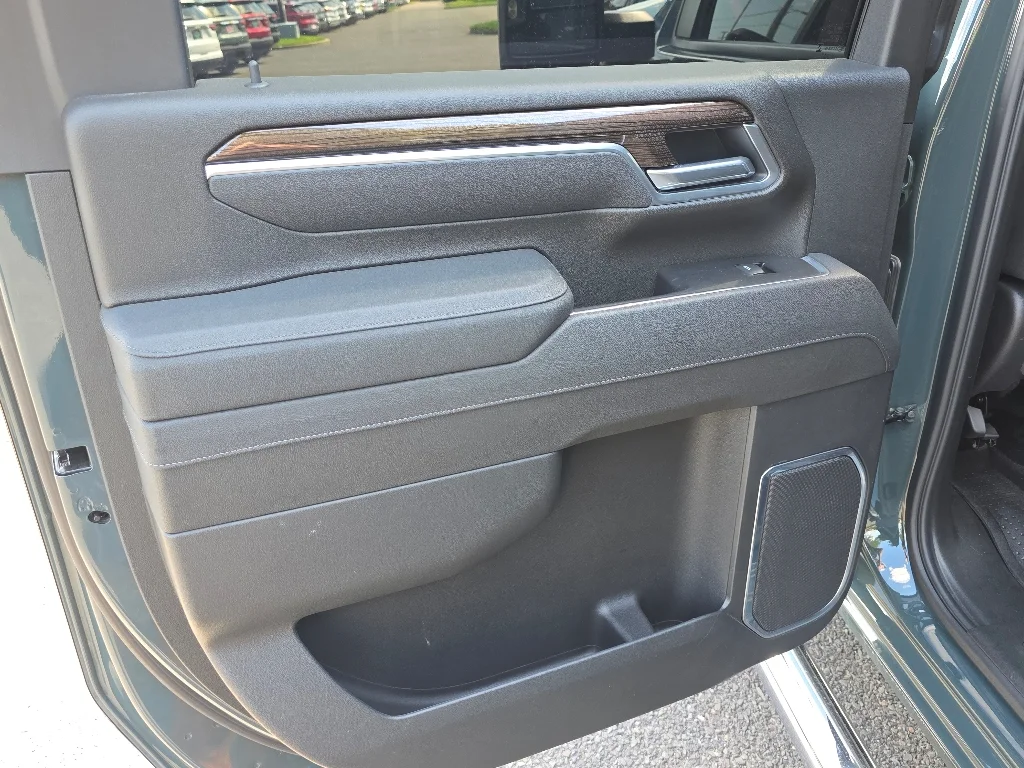 Used 2026 Cypress Gray Chevrolet LT image 31