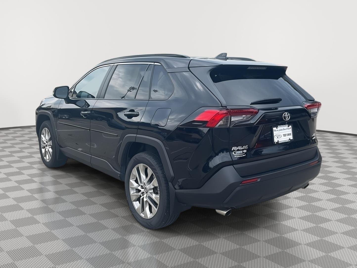 Used 2020 Midnight Black Metallic Toyota XLE Premium image 7