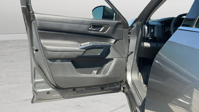 Used 2025 Gray Nissan SV image 18