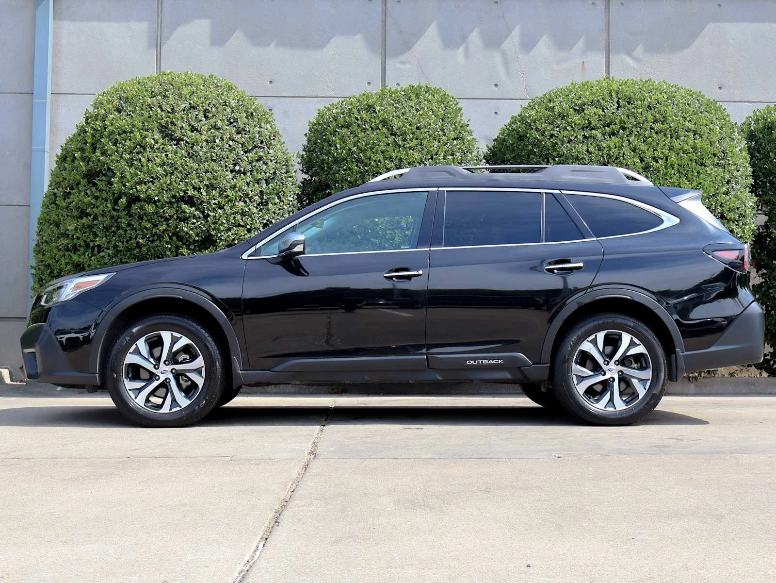 Used 2021 Crystal Black Silica Subaru Touring XT image 5