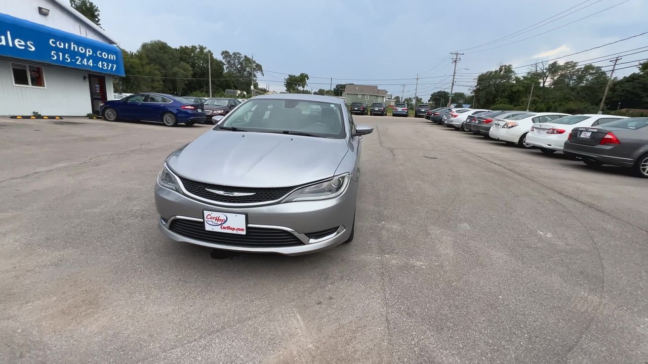2015 Chrysler 200 Limited photo 3
