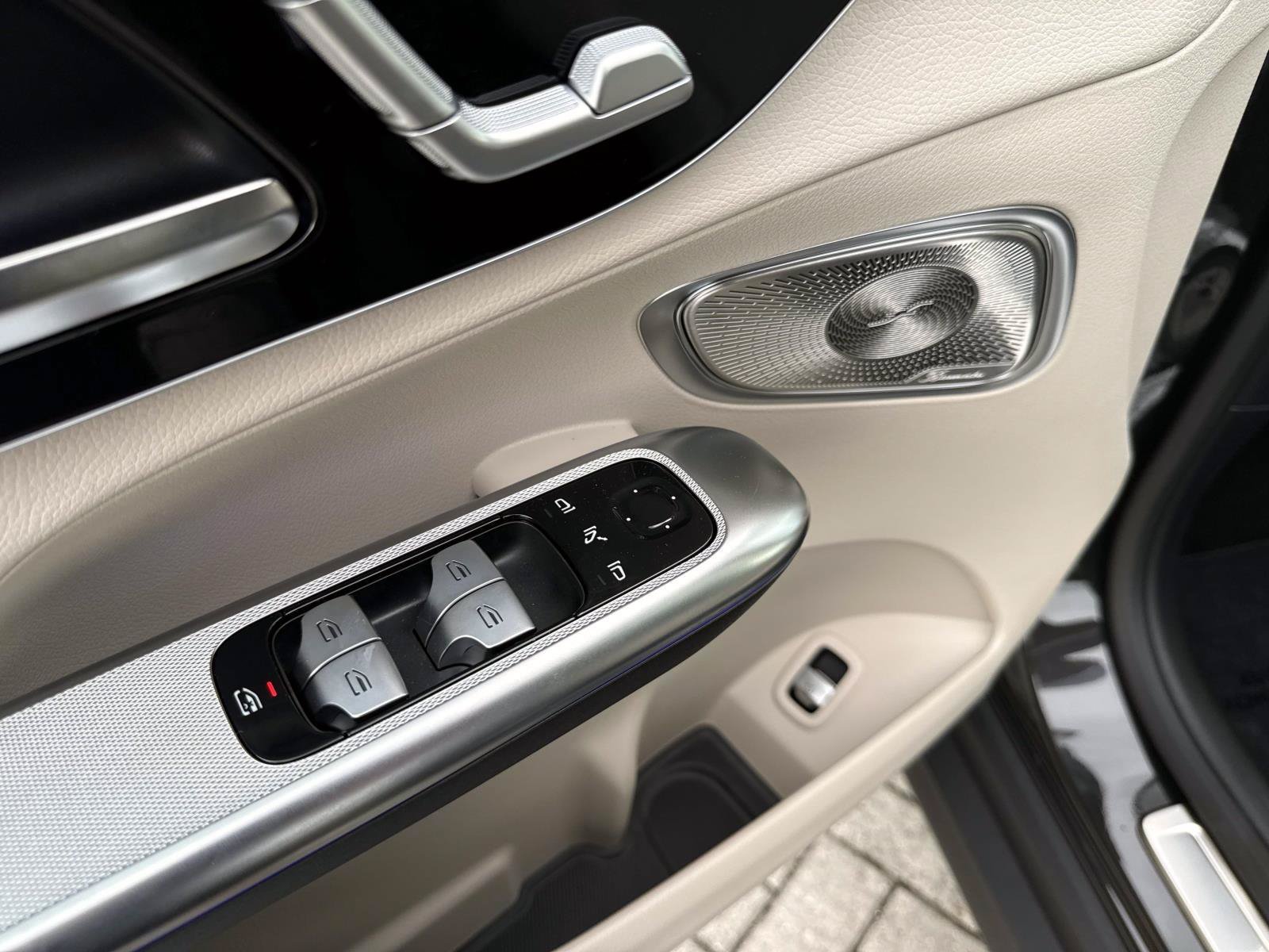 New 2027 Gray Metallic Mercedes-Benz 300 SUV image 18