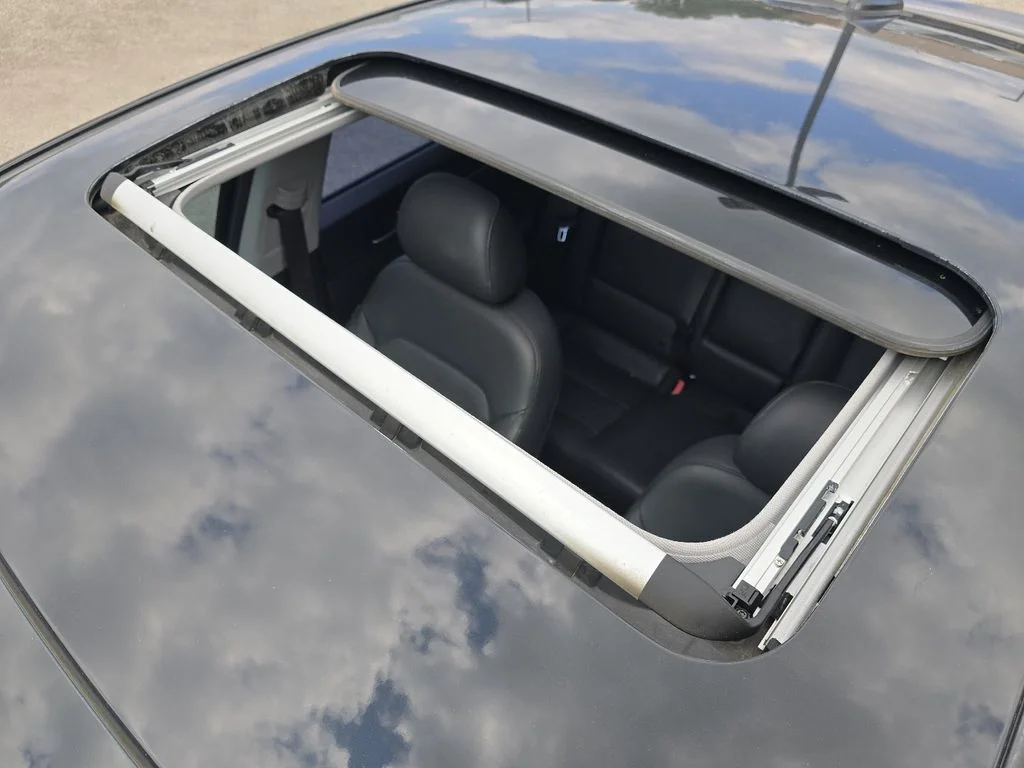 Used 2017 Black Hyundai Limited image 3