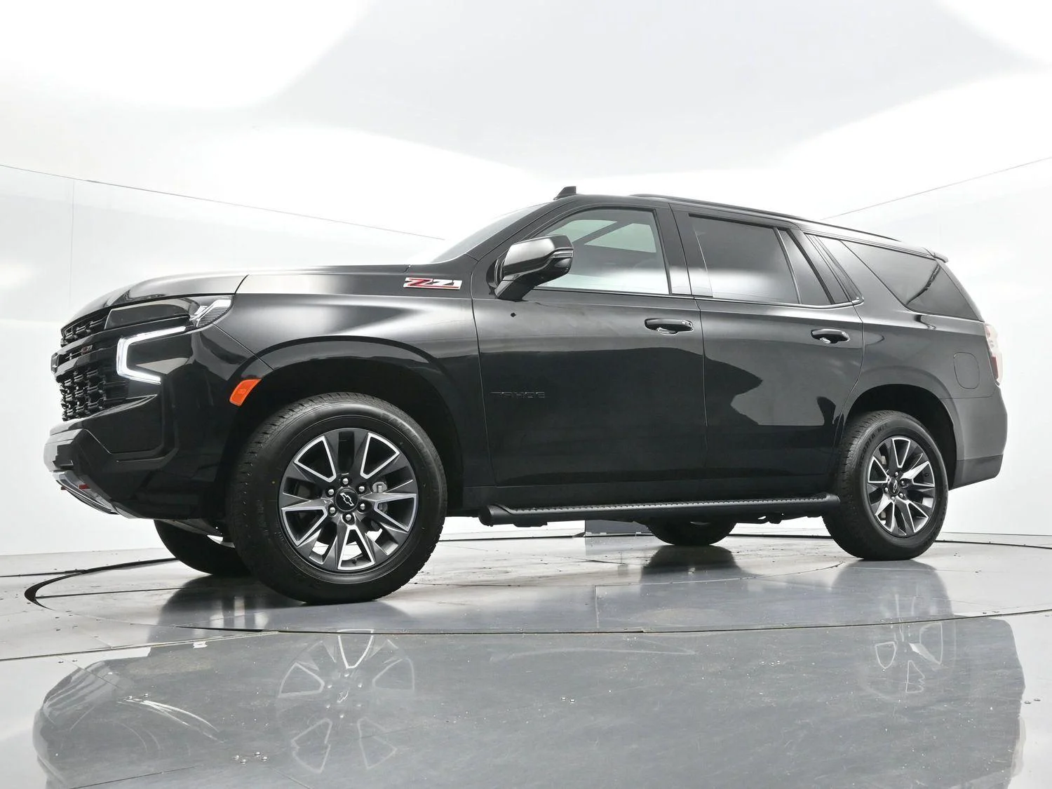 Used 2023 Black Chevrolet Z71 image 46