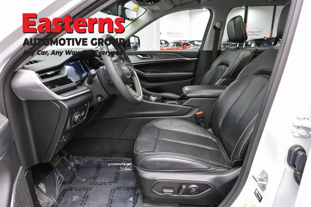 Used 2022 White Jeep 4xe image 14