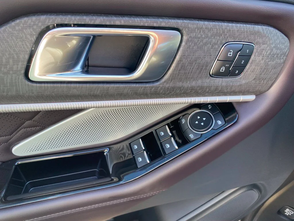 Used 2025 White Ford Platinum image 22