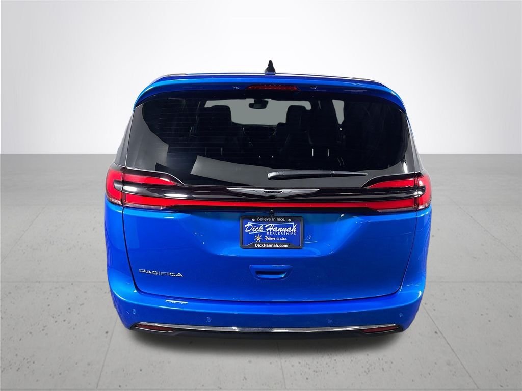 New 2026 Hydro Blue Pearl-Coat Exterior Paint Chrysler  image 7