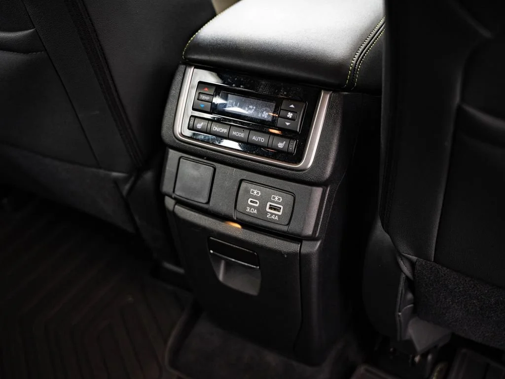 Used 2024 Crystal White Pearl Subaru Onyx Edition image 38