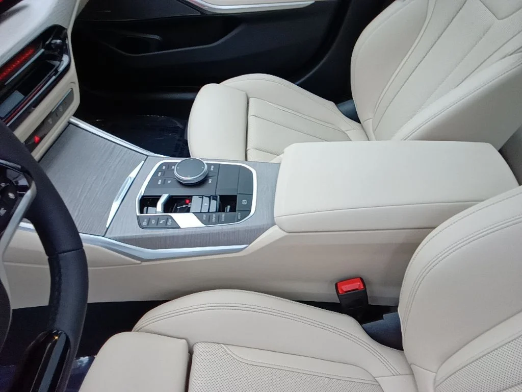 2025 BMW 3 Series 330i - Photo 17
