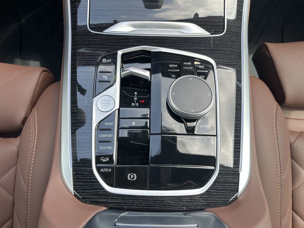 New 2026 Mineral White Metallic BMW xDrive40i image 28