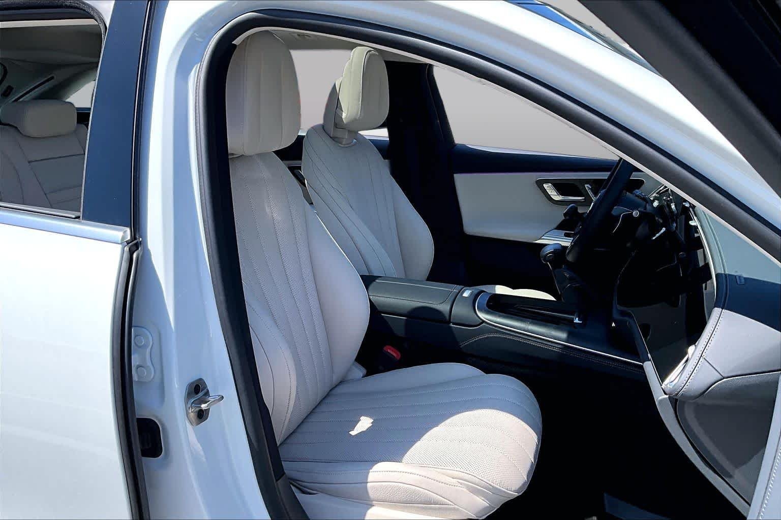 Used 2026 MANUFAKTUR Moonlight White Metallic Mercedes-Benz E 450 image 9