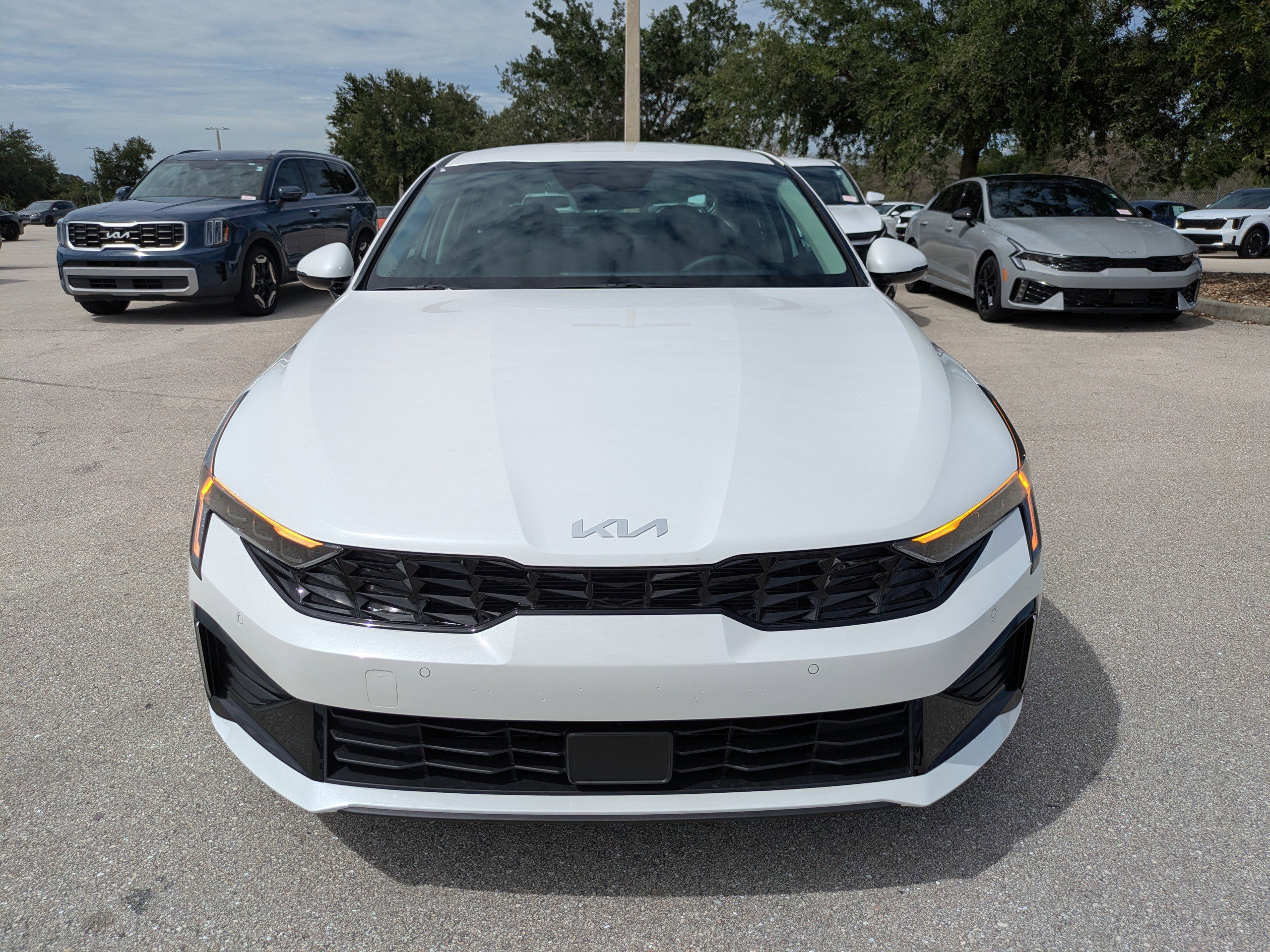 New 2026 Snow White Pearl Kia LXS FWD image 10