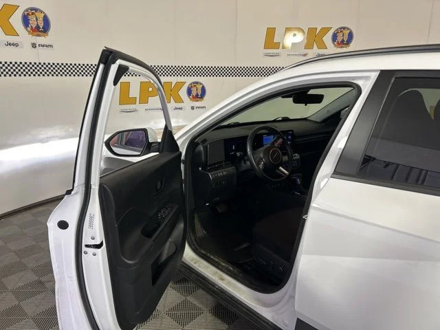 Used 2024 White Hyundai SEL image 11