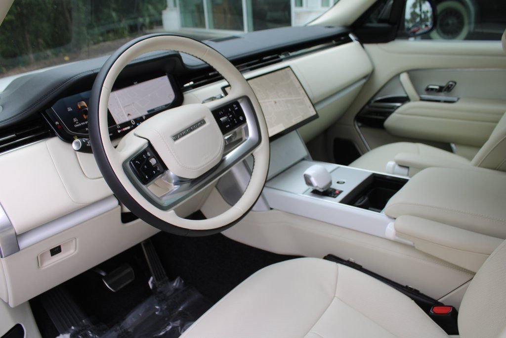 Used 2024 White Land Rover SV image 24