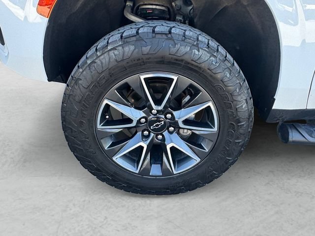 Used 2022 Summit White Chevrolet Z71 image 23