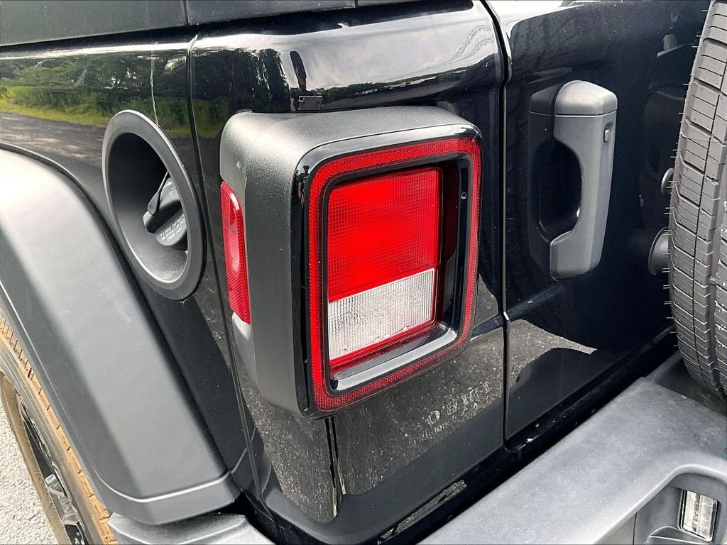 Used 2022 Black Clearcoat Jeep Unlimited Sport Altitude image 33