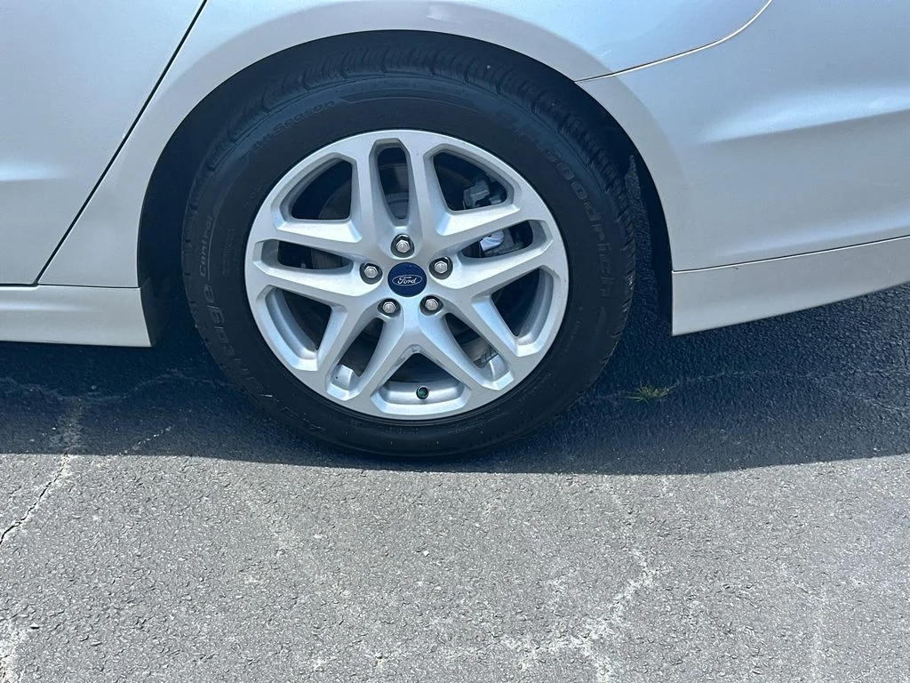 Used 2015 Silver Ford SE image 19
