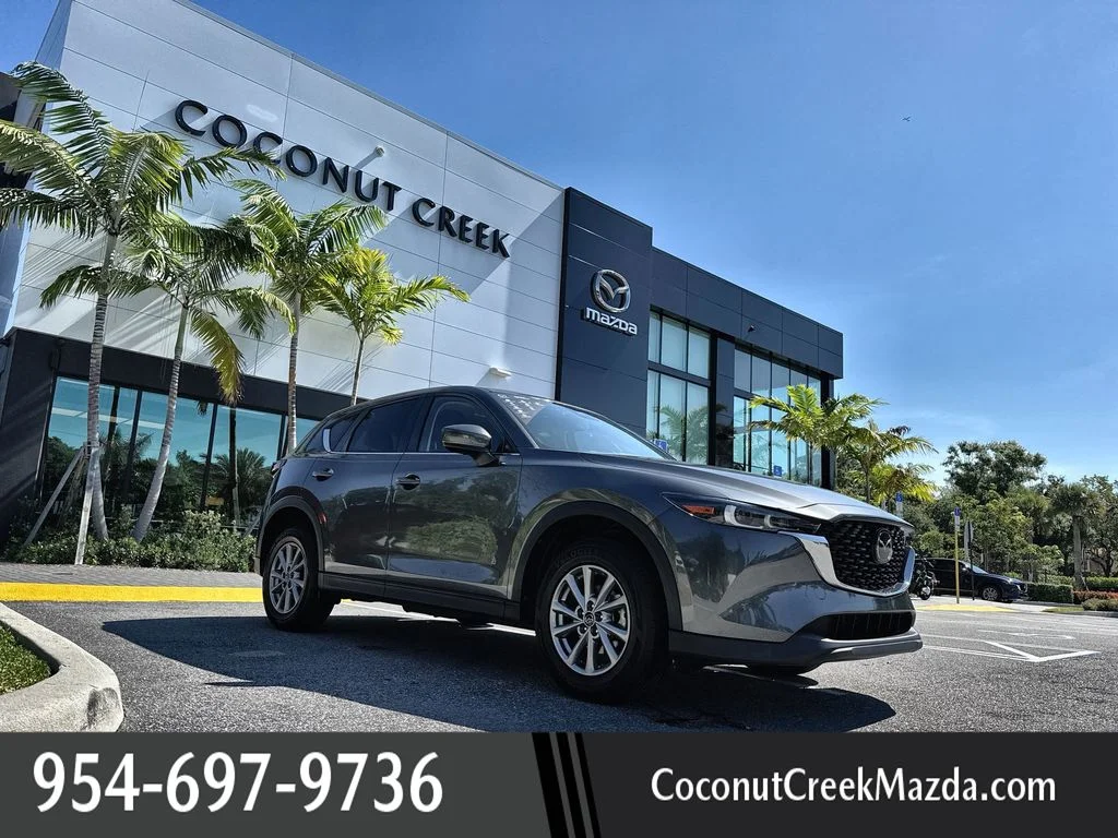2023 Mazda CX-5 S Preferred package Auto AWD's photo