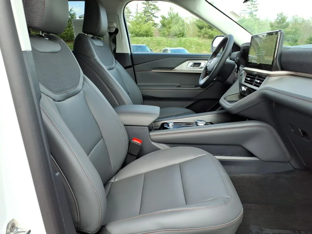 New 2026 Star White Metallic Tri-Coat Ford Active image 8