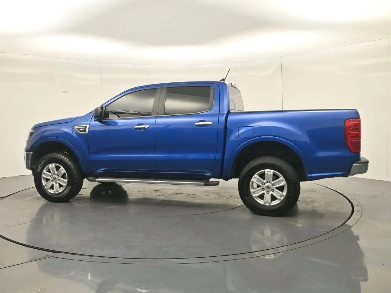 Used 2019 Lightning Blue Metallic Ford XLT image 10