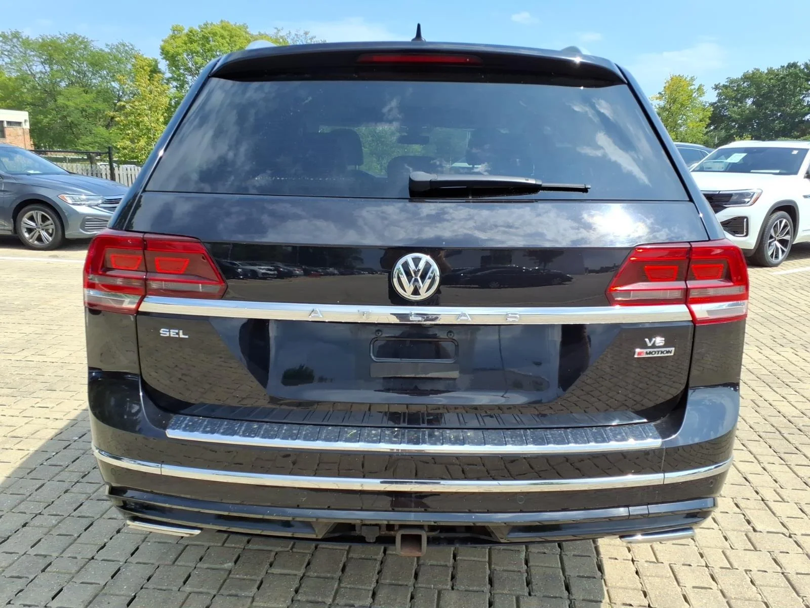 Used 2018 Black Volkswagen V6 SEL 4Motion image 6