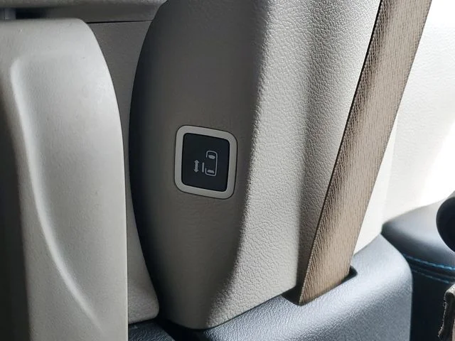 Used 2021 White Chrysler Touring image 25