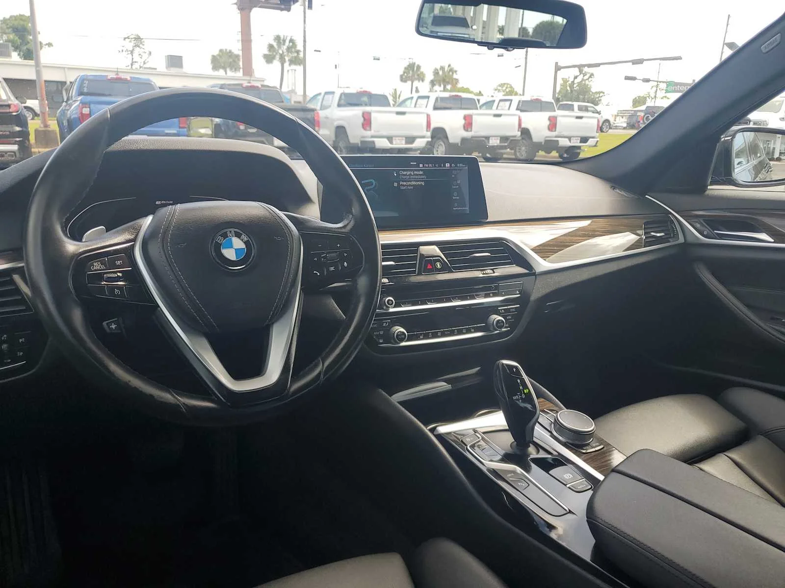 Used 2020 Black Sapphire Metallic BMW 530e iPerformance image 19