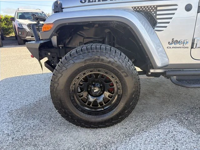 Used 2020 Silver Jeep Altitude image 34