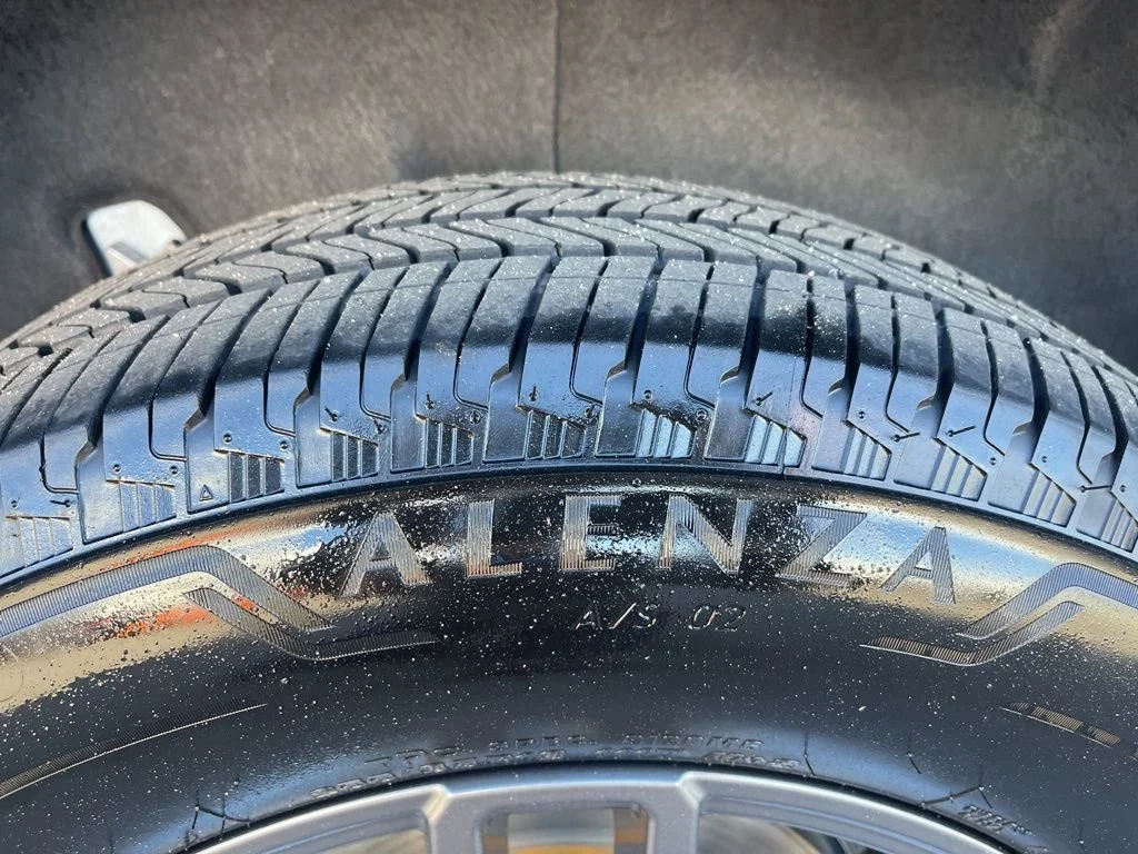 Used 2025 Summit White GMC Elevation image 35