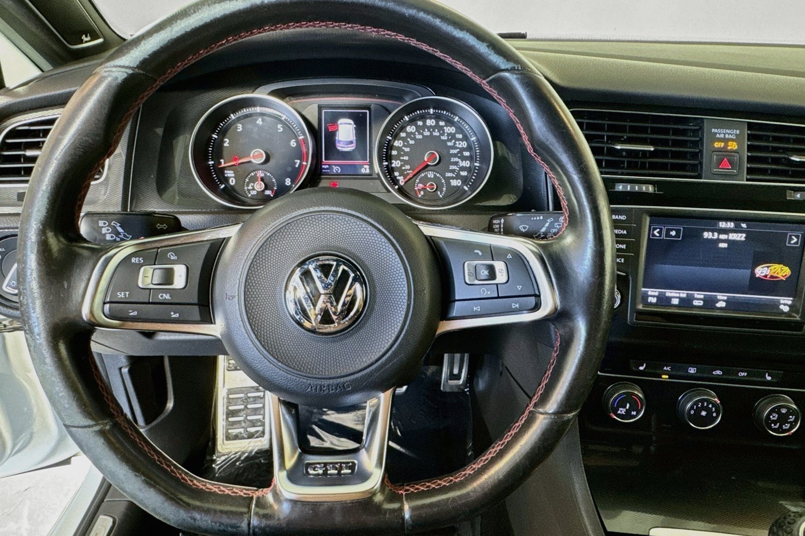 Used 2017 Pure White Volkswagen S image 11