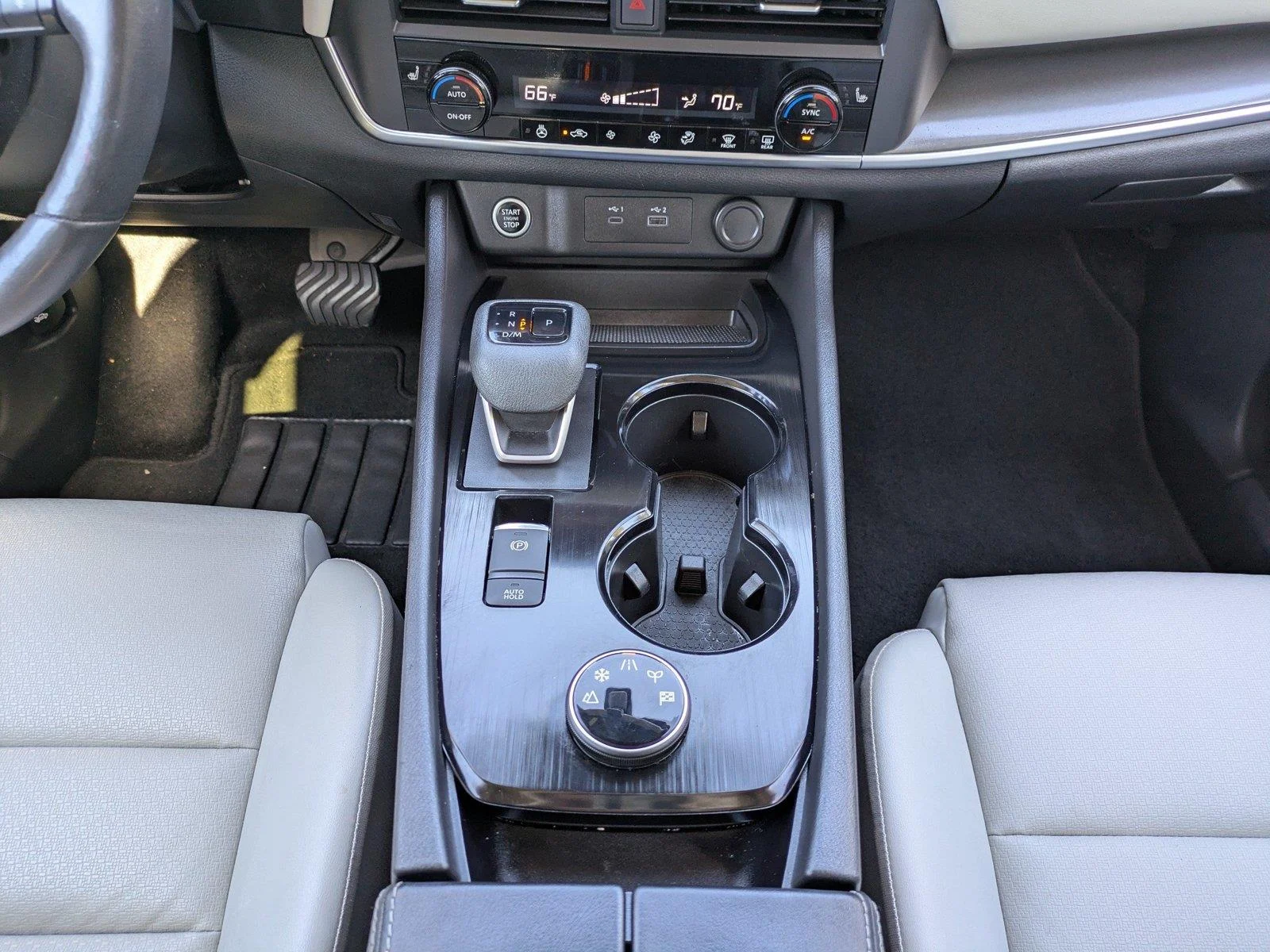 Used 2023 Pearl White Tricoat Nissan SV image 19